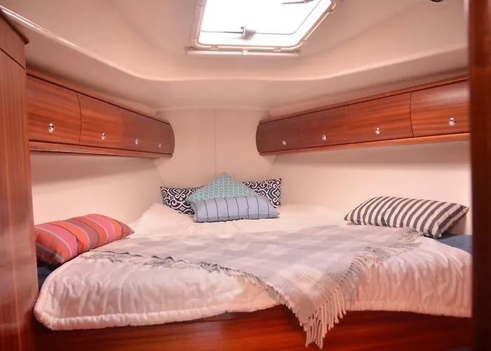 Hotel en barco Veleiro Oceanico De 12 M *