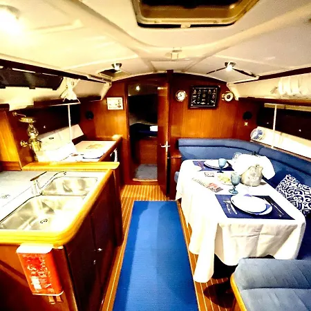Hotel en barco Veleiro Oceanico De 12 M *
